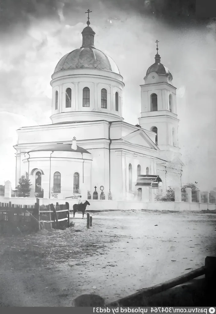 Троицкий собор в селе Озеры Коломенского уезда (впоследствии - город Озеры), 1895 - 1905. Фотография с сайта pastvu.com, загружено пользователем ded31.