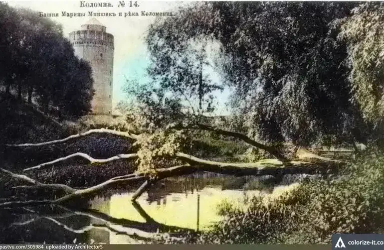 Коломна, река Коломенка и Маринкина башня. Колоризированная фотография.
