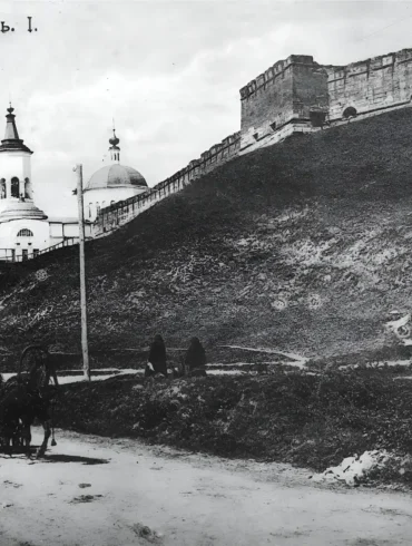 Серпуховский кремль. Старинная открытка.