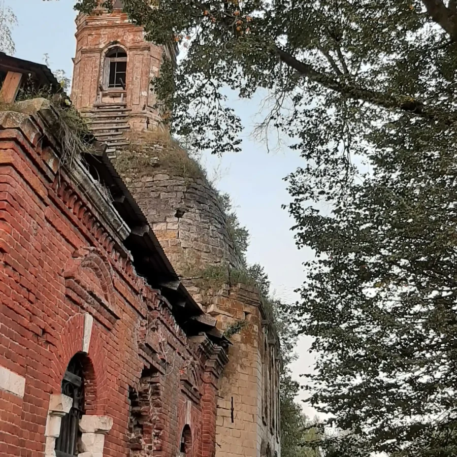 Церковь Покрова Пресвятой Богородицы в селе Авдулово городского округа "Ступино". 2023 год. Фотография Татьяны Залата.