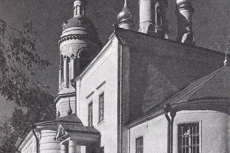 Богоявленская церковь, г. Коломна. 1990 - 1995. Источник фотографии: https://pastvu.com/p/1290340, пользователь Sergey1949 Источник: Е.Н. Подъяпольская, А.А. Разумовская, Г.К. Смирнов. Памятники архитектуры Московской области, выпуск 3, Москва, Стройиздат,1999.