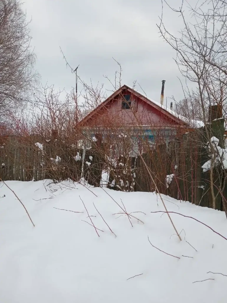 д. Дубечино, ступинский район (Ступинский городской округ). Старый дом. Фотограф – Николай Салтыков. Фотопроект “Наличники”.