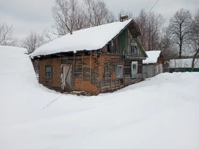 Дубечино, ступинский район (Ступинский городской округ). Деревенский дом. Фотограф – Николай Салтыков. Фотопроект “Наличники”.