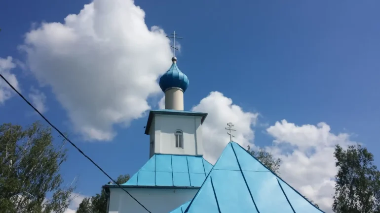 Церковь Николая Чудотворца в Еганово (последняя перестройка - XIX в.). Майский день. Фото Залата Татьяны, 2015 год.