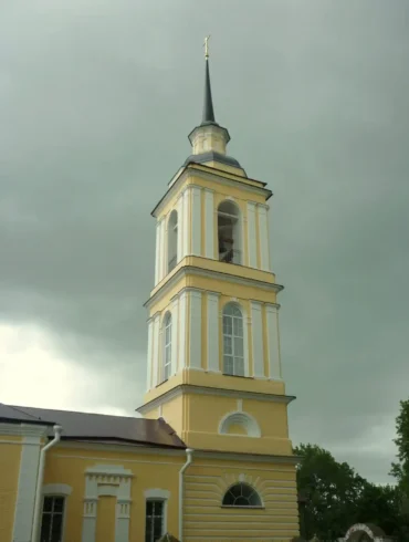 Храм Троицы Живоначальной в Голочелово (Ступинский район). 2009 год. Из архива Татьяны Залата.