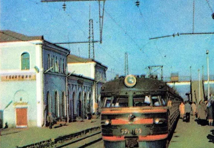 Станция "Голутвин", 1976 год. Автор: Смирнова Д. Источник:Буклет "Коломне - 800 лет", изд-во "Советская Россия", 1977 год. Загружено на сайт https://pastvu.com/p/857996 пользователем coopra.