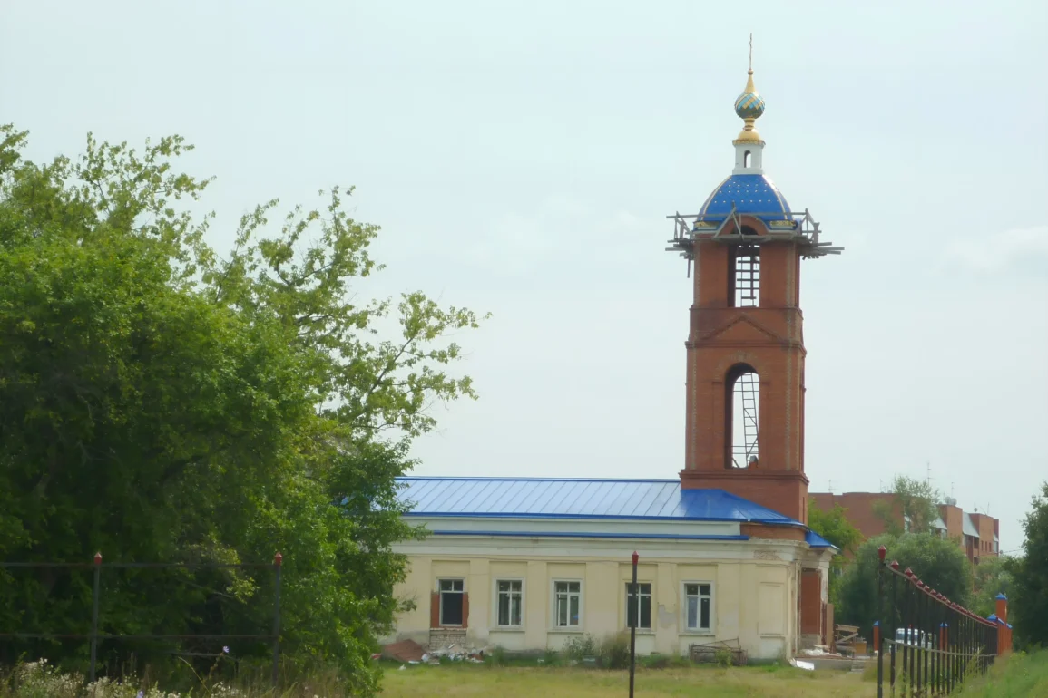 Храм Успения Пресвятой Богородицы в селе Большое Алексеевское городского округа "Ступино". Фотография 2012 года. Из архива Татьяны Залата.