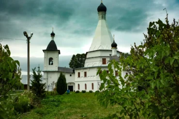 Храм Воскресения Христова в селе Городня городского округа "Ступино" (Ступинского района). Объект культурного наследия народов РФ федерального значения. Рег. № 501410408840006 (ЕГРОКН). Объект № 5010517000. Фото из архива Залата Т. К.
