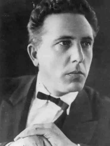 Яков Александрович Протазанов - русский, советский кинорежиссёр, сценарист, актёр. Один из пионеров российского кинематографа. Заслуженный деятель искусств РСФСР (1935) и Узбекской ССР (1945).
