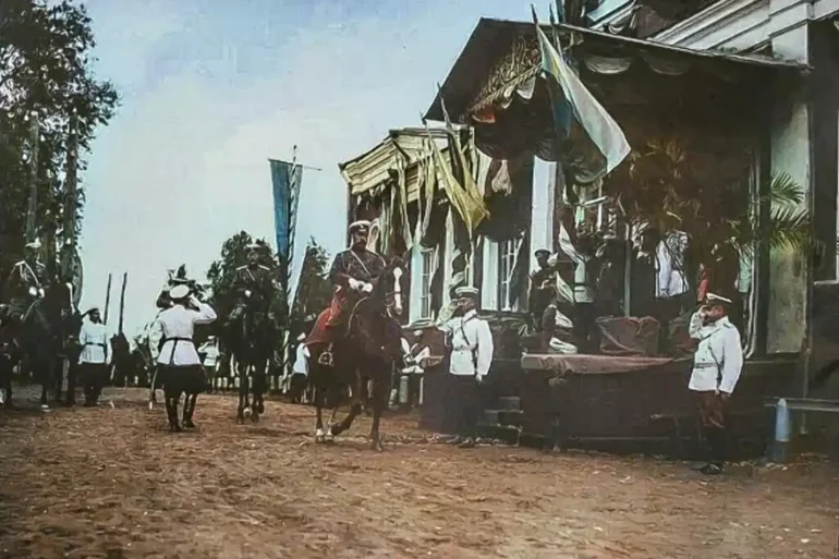 Николай II в Коломне, 1904 год. Колоризированная фотография.