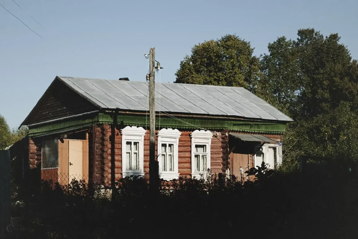 Полушкино, городской округ “Ступино” (ступинский район). Фотография Анны Салтыковой. Фотопроект “Наличники”.