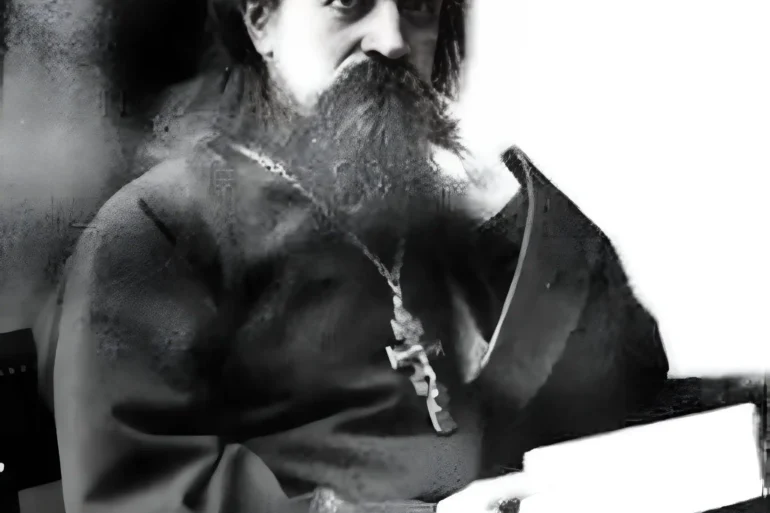 Владимир Игнатьевич Востоков (1868 - 1957) — митрофорный протоиерей, протопресвитер (в эмиграции), общественный деятель и публицист. Родился в семье священника села Голочелово Коломенского уезда Игнатия Матвеевича Востокова.