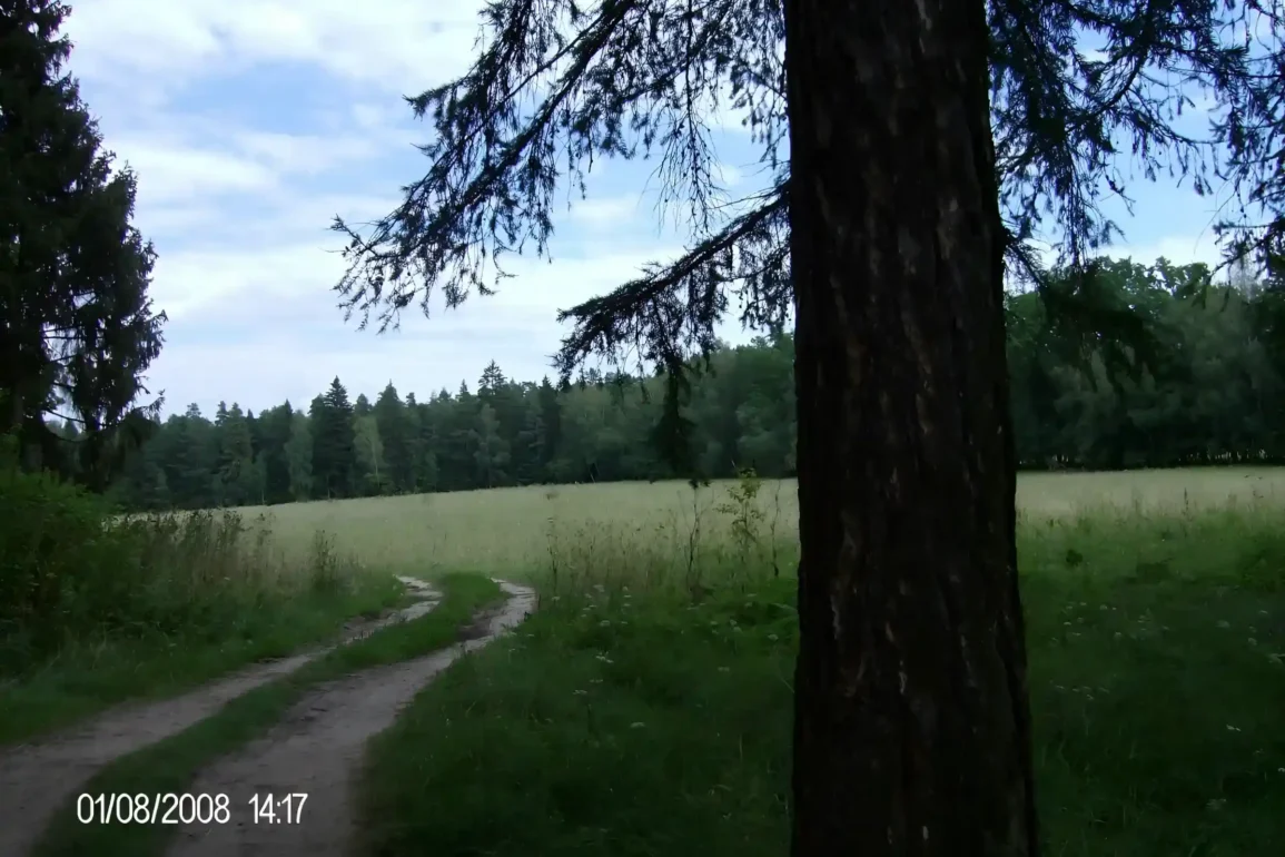 В усадьбе “Сенницы”. 2008 год. Из архива Залата Т. К.