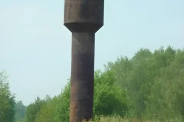 Водонапорная башня. Колхозные постройки колхоза "Мичуринец" в Щапово (бывш. "Красный садик" ("Красный садовник"), "Красная Заря № 1"). 2010 год. Фотография Залата Т. К.