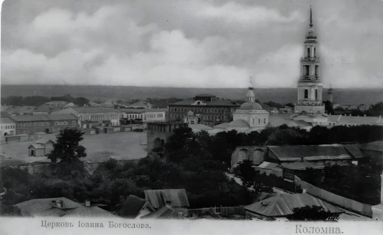 Церковь Иоанна Богослова в Коломне, гостиница И. П. Фролова, Астраханский тракт, часовня св. Александра Невского.