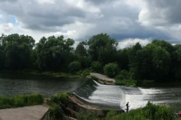 Река Осетр в Зарайске, плотина. 2018 год. Из архива Татьяны Залата.