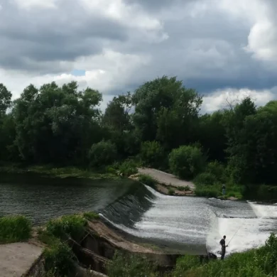Река Осетр в Зарайске, плотина. 2018 год. Из архива Татьяны Залата.