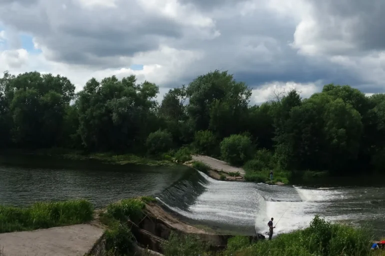 Река Осетр в Зарайске, плотина. 2018 год. Из архива Татьяны Залата.