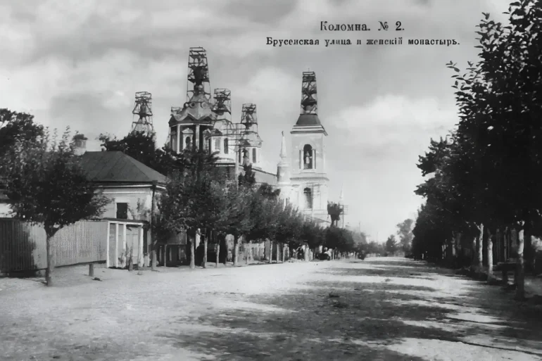 Брусенская улица и женский монастырь. Источник: livejournal.com/humus.