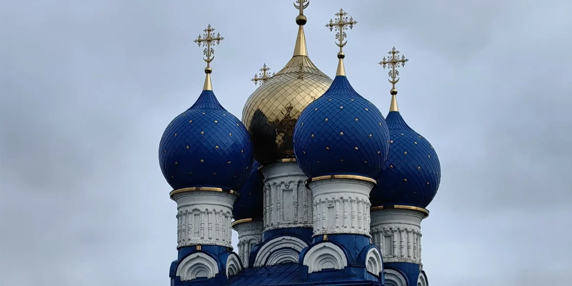 Собор Михаила Архангела, город Бронницы. Купола. 2024 год. Фотография Залата Татьяны.
