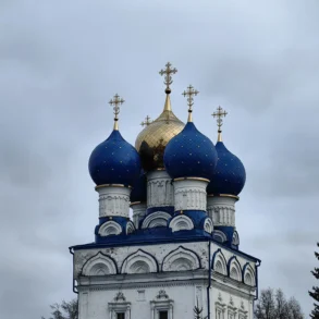 Собор Михаила Архангела, город Бронницы. Купола. 2024 год. Фотография Залата Татьяны.