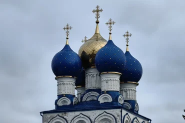 Собор Михаила Архангела, город Бронницы. Купола. 2024 год. Фотография Залата Татьяны.