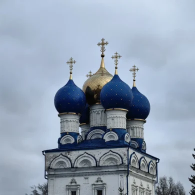 Собор Михаила Архангела, город Бронницы. Купола. 2024 год. Фотография Залата Татьяны.