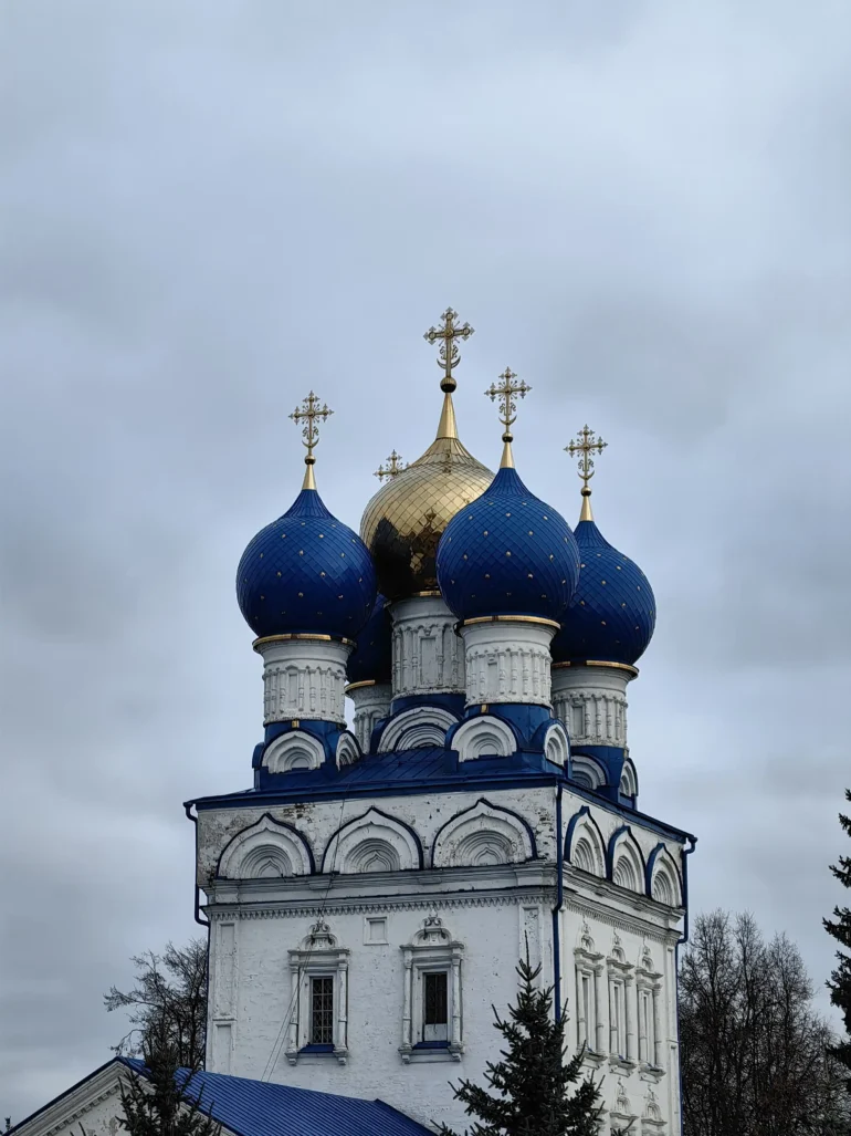 Собор Михаила Архангела, город Бронницы. Купола. 2024 год. Фотография Залата Татьяны.