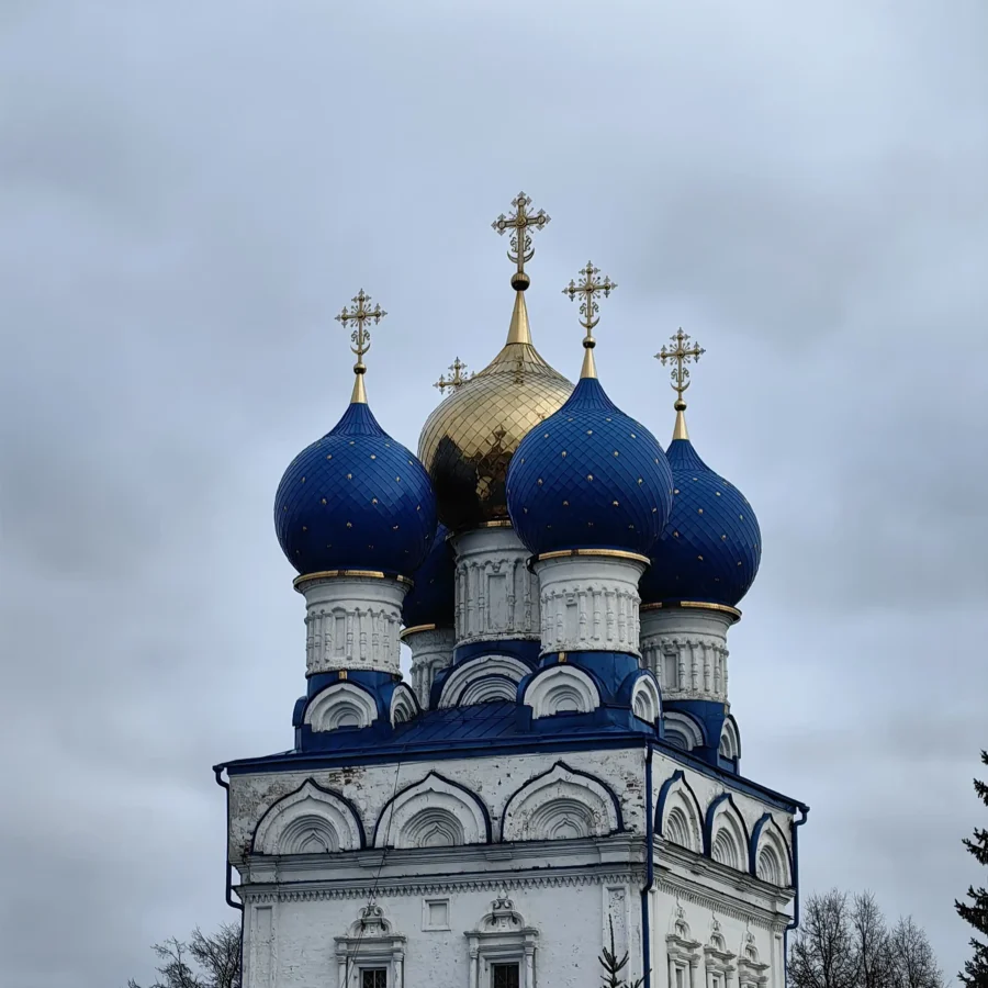 Собор Михаила Архангела, город Бронницы. Купола. 2024 год. Фотография Залата Татьяны.