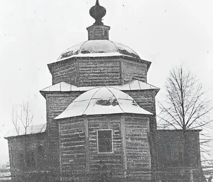 Старый храм Рождества Христова в Гололобово Коломенского уезда. Фотография не позднее 1915 года. Этот храм не сохранился. Источник: ИАК РАН, 1915.