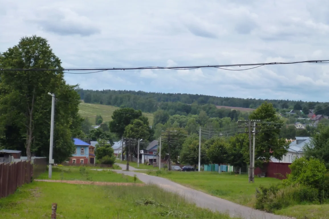 Хатунь Ступинского района. Въезд в село. 2014 год, лето. Фотография Татьяны Залата.