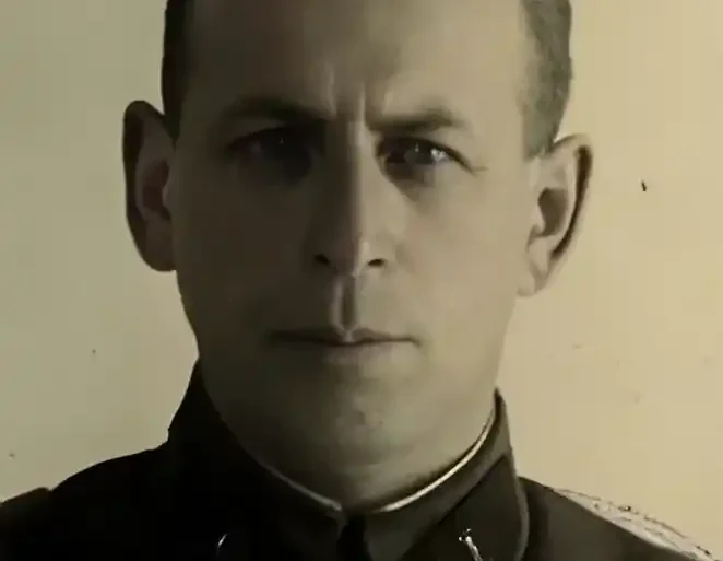 Лев Вульфович Поллер (1891 - 1977) - полковник медицинской службы, родился в Коломне. Ветеран Великой Отечественной войны. Источник фотографии: https://pamyat-naroda.ru/heroes/person-hero91936463/.