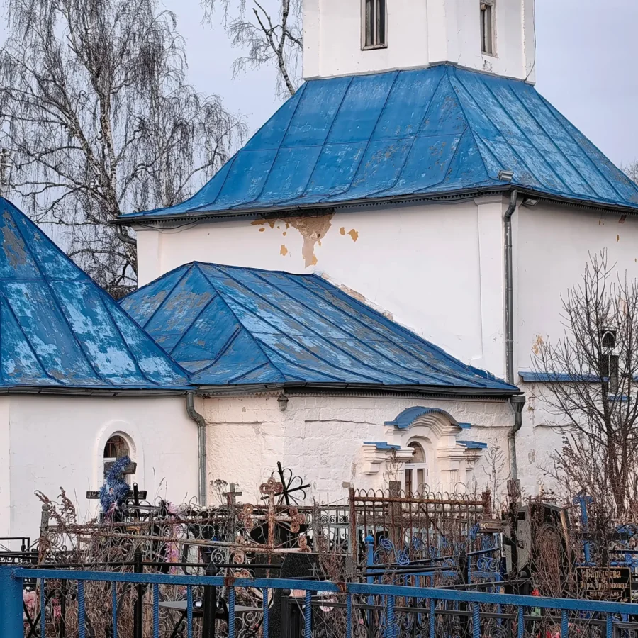 Окна и кладка. Храм Николая Чудотворца (1745). Село Еганово городского округа "Ступино". 10 марта 2025 года. Фотография Татьяны Залата.
