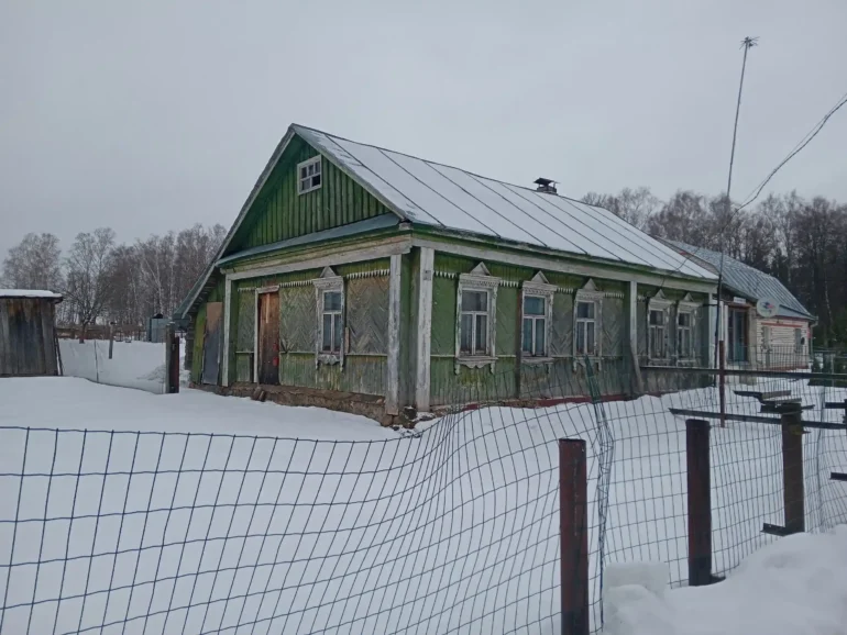 Старый дом. Село Ивановское, городской округ "Ступино" (также - Ивановское Ступинский район). Фотопроект "Наличники". Автор - Николай Салтыков.