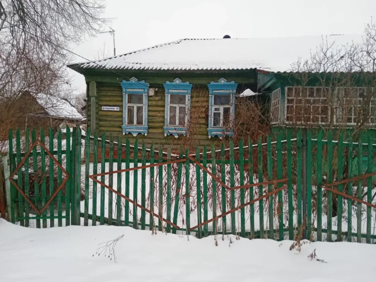 Нарядное. Село Ивановское, городской округ "Ступино" (также - Ивановское Ступинский район). Фотопроект "Наличники". Автор - Николай Салтыков.