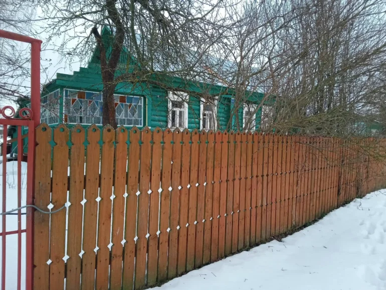 Витражи в с. Ивановское, городской округ "Ступино" (также - Ивановское Ступинский район). Фотопроект "Наличники". Автор - Николай Салтыков.
