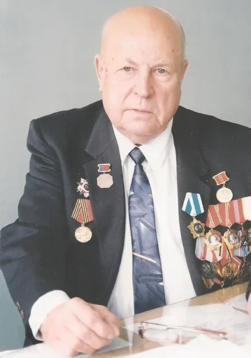 Трифонов Михаил Степанович - директор совхоза "Сергиевский" (ЗАО "Сергиевский") Коломенского района, ветеран Великой Отечественной войны, Почетный гражданин Коломенского района. Источник фотографии: сайт Администрации городского округа "Коломна", https://kolomnagrad.ru/pochetnye-grazhdane/pochetnye-grazhdane-kolomny/32558-trifonov-mihail-stepanovich.html.