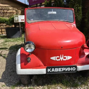 Автомобиль "Моргуновка" (СМЗ С-3А), 1960 год, Серпуховский мотоциклетный завод. Вид спереди. Деревня Каверино городского округа "Ступино".