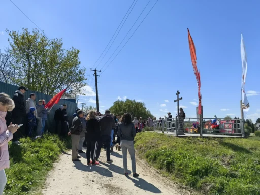 Деревня Буньково городского округа "Ступино". В день 80-летия Победы в Великой Отечественной войны. 9 мая 2025 года. Фотография Татьяны Залата.