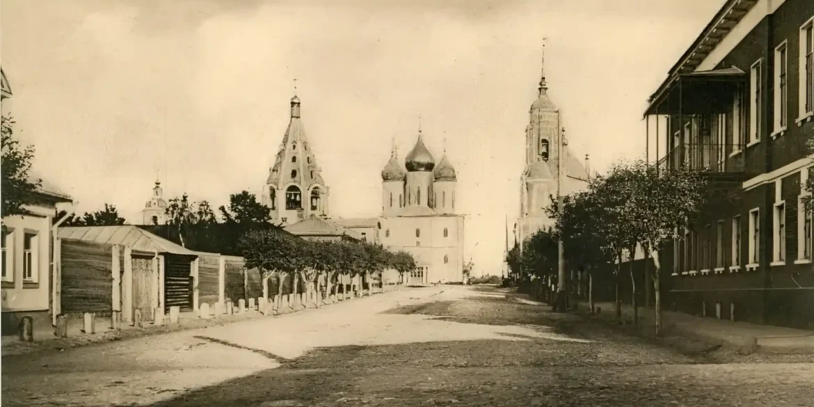 Коломна. Собор (Успенская улица). Старинная открытка.