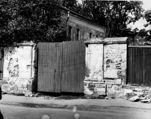 Ворота усадьбы Левитана со стороны улицы Левшина.