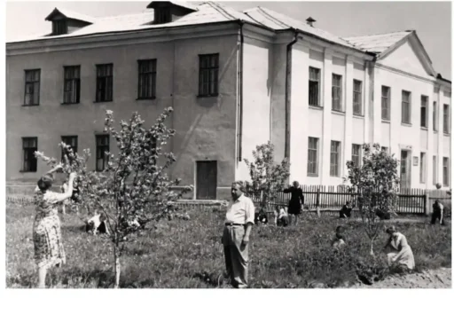 Школа № 2 в Малино (1955).