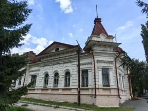Дом купца 2-й гильдии Солдаткина, г. Хвалынск Саратовской области. 1910-е гг. Фотография Татьяны Залата, 23.08.2025.