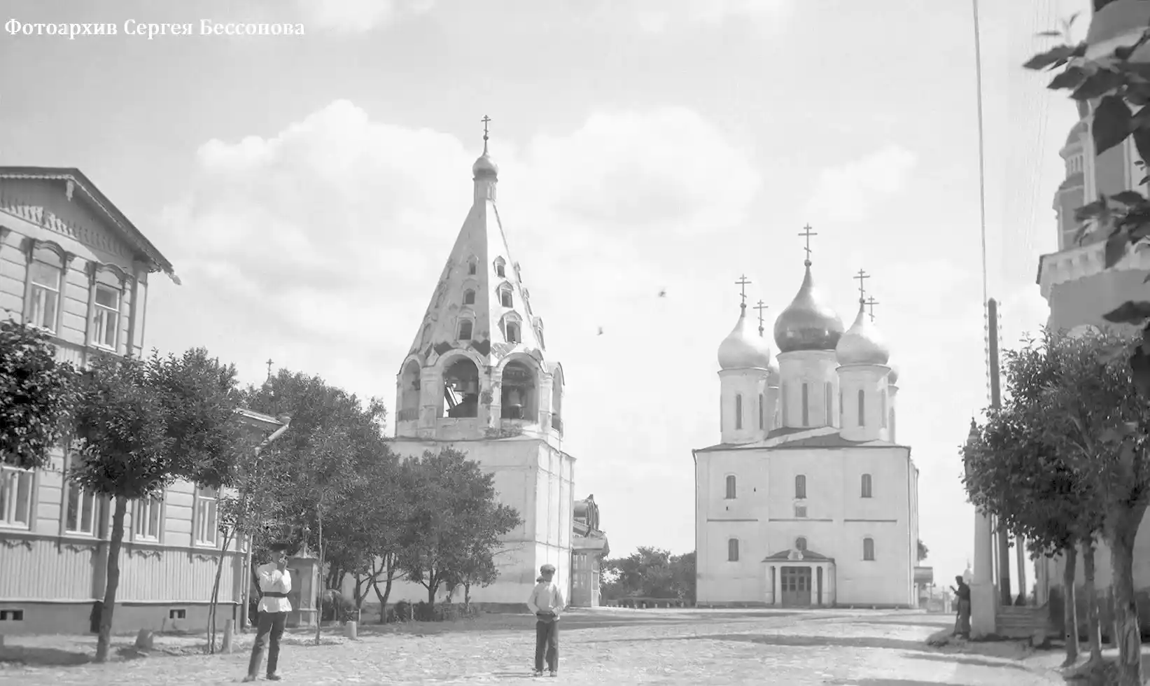 г. Коломна. Успенская улица и летний Успенский собор. 1914 г. Фотоархив С. Бессонова.