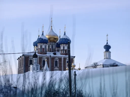 Успенский собор и кремлёвский вал в Рязани. 18 января 2026 г.