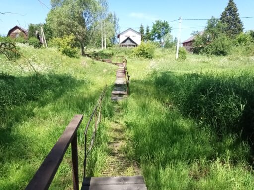 Мостки через заболоченную низину в с. Старое (около Ст. Ситни)
