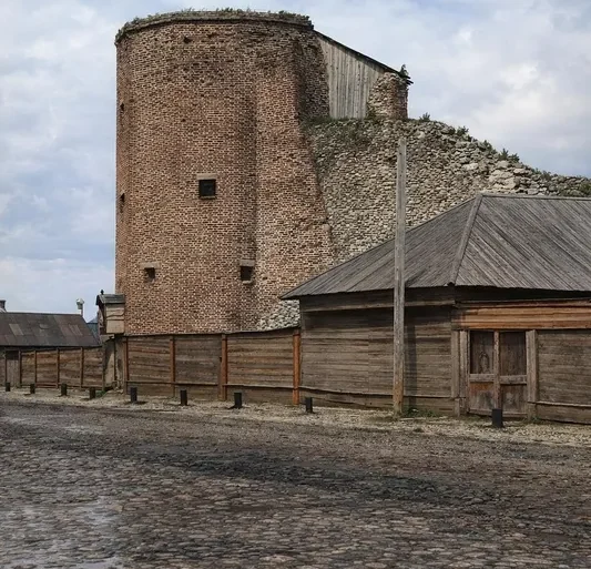 Грановитая башня Коломенскогл кремля. Одна из первых фотографий Коломны. 1869-1870. Современная колоризация.