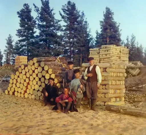 Пильщики на р. Вытегре. С. М. Прокудин-Горский. 1909. «Наследие С. М. Прокудина-Горского» - http://www.prokudin-gorskiy.ru/.