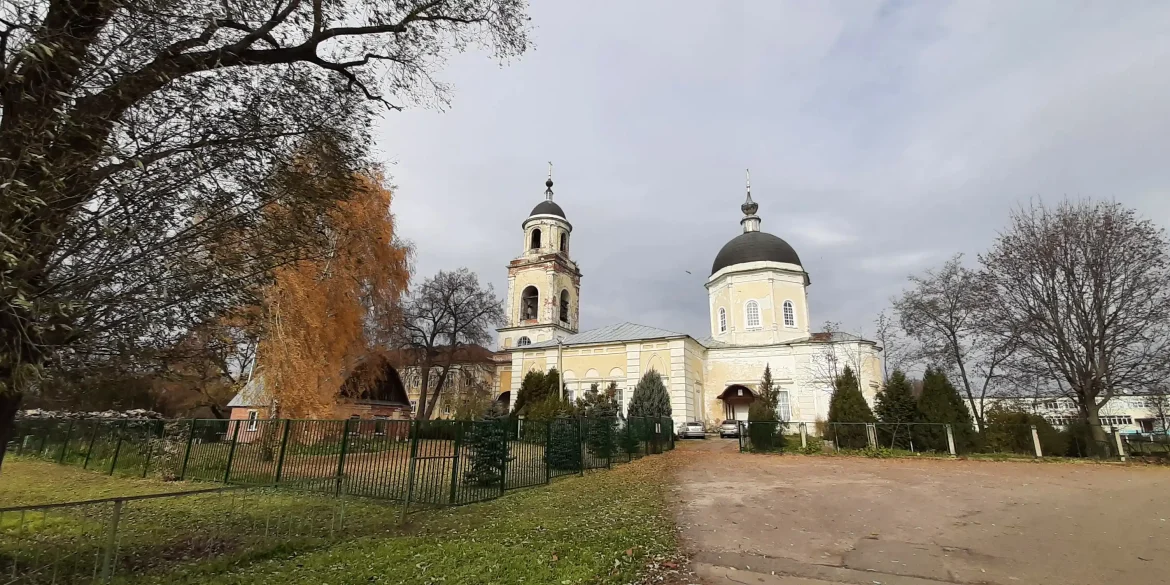Церковь Рождества Пресвятой Богородицы в Мещерино. Октябрь 2021 г. Из архива Залата Т.