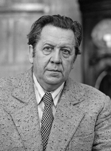 Андрей Алексеевич Попов (12 апреля 1918, Кострома — 10 июня 1983, Москва) — советский актёр театра и кино, театральный режиссёр и педагог; народный артист СССР. Сын А. Д. Попова. Источник фото: ТАСС.